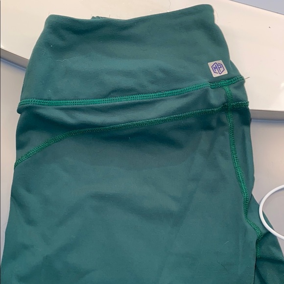 Cropped Workout Legging - Picture 3 of 3